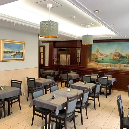 Admiral Hotel 3*